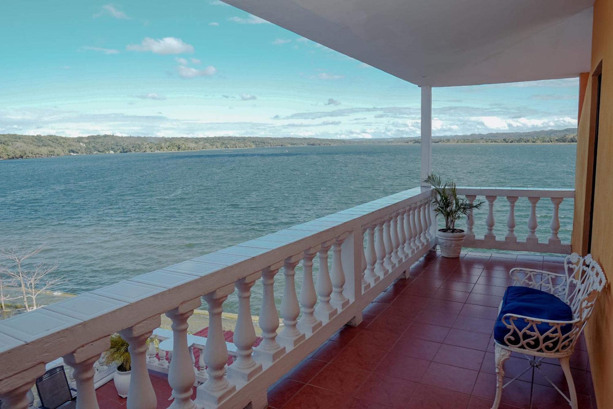 Hotel Villa Del Lago Flores Exterior foto