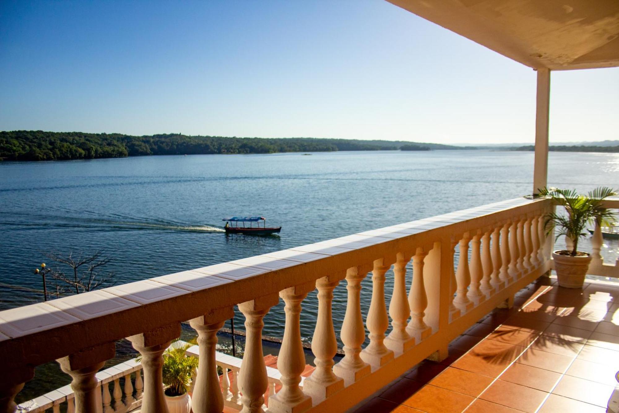 Hotel Villa Del Lago Flores Exterior foto