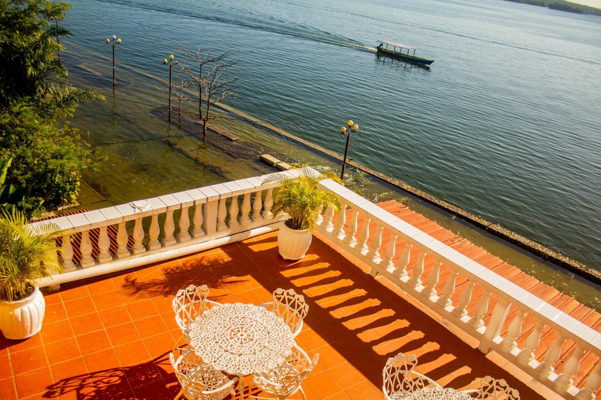 Hotel Villa Del Lago Flores Exterior foto