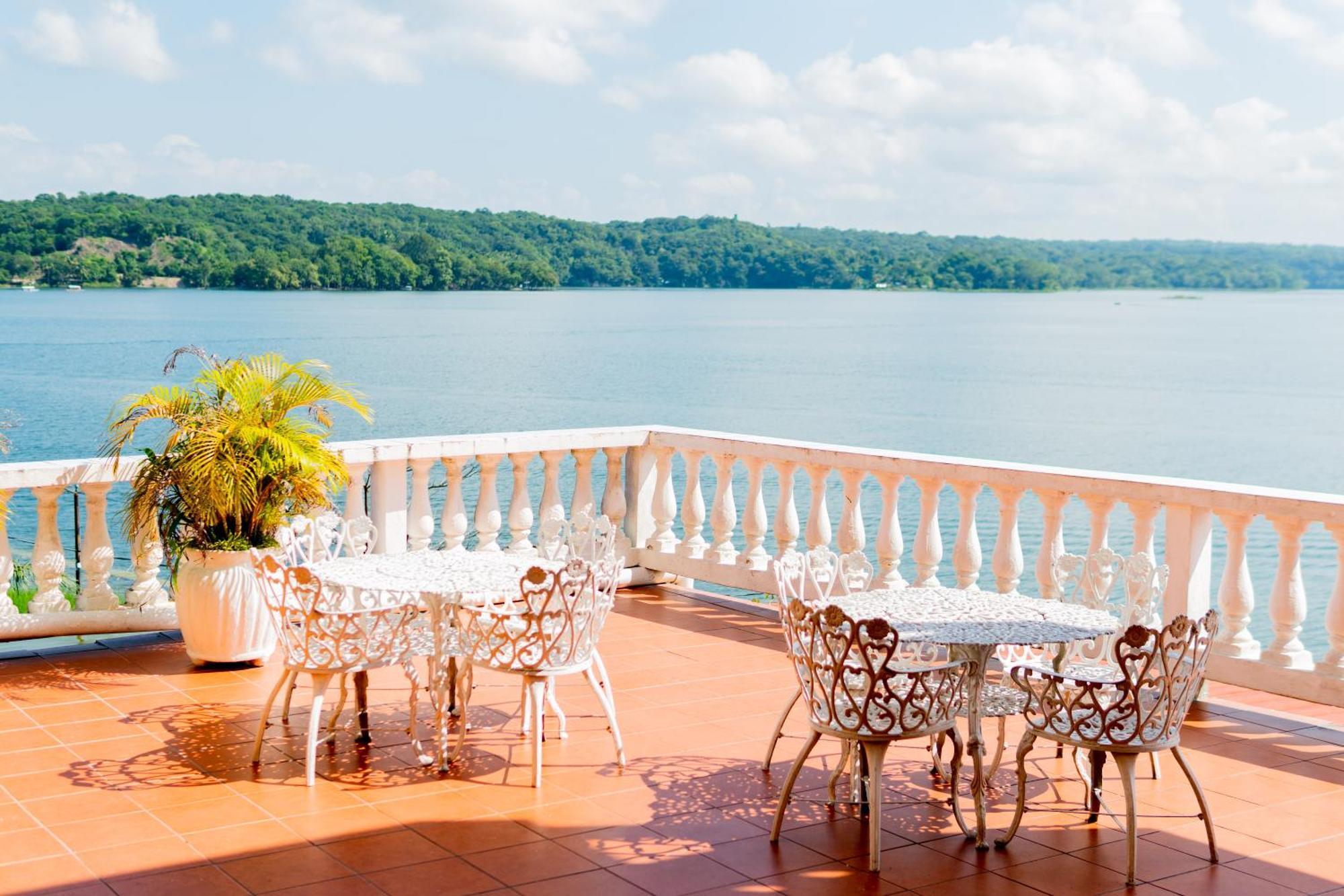 Hotel Villa Del Lago Flores Exterior foto